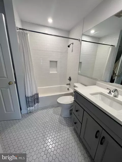 Bath - 6858 Saint Albans Rd, Mclean, VA 22101 photo 4 of 5