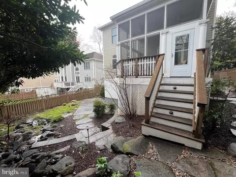 Exterior - 6858 Saint Albans Rd, Mclean, VA 22101 photo 5 of 5