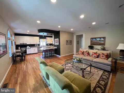 Living - 6858 Saint Albans Rd, Mclean, VA 22101 photo 4 of 6