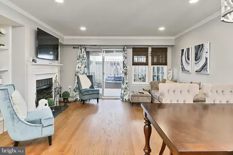 3401 Lakeside View Dr #18-3, Falls Church, VA 22041