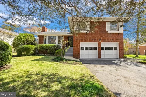 8321 Ashwood Dr, Alexandria, VA 22308