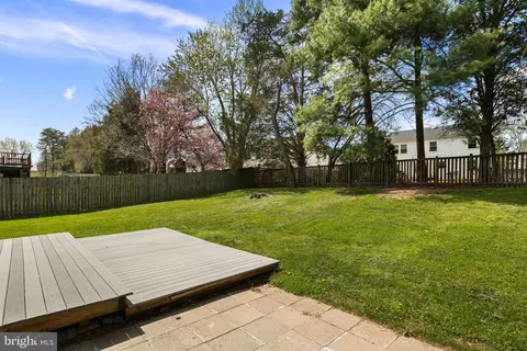 Exterior - 12824 Framingham Ct, Herndon, VA 20171 photo 6 of 10