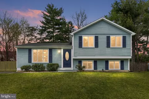 12824 Framingham Ct, Herndon, VA 20171