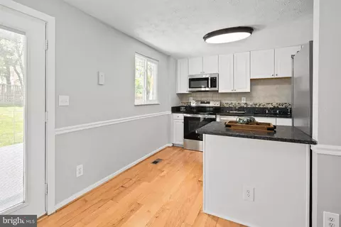 Kitchen - 12824 Framingham Ct, Herndon, VA 20171 photo 3 of 7