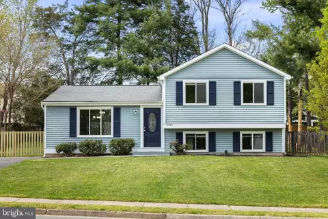 Exterior - 12824 Framingham Ct, Herndon, VA 20171 photo 2 of 10