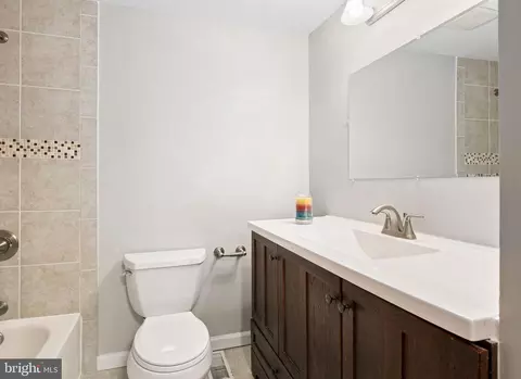 Bath - 12824 Framingham Ct, Herndon, VA 20171 photo 3 of 4