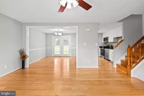 Living - 12824 Framingham Ct, Herndon, VA 20171 photo 1 of 3