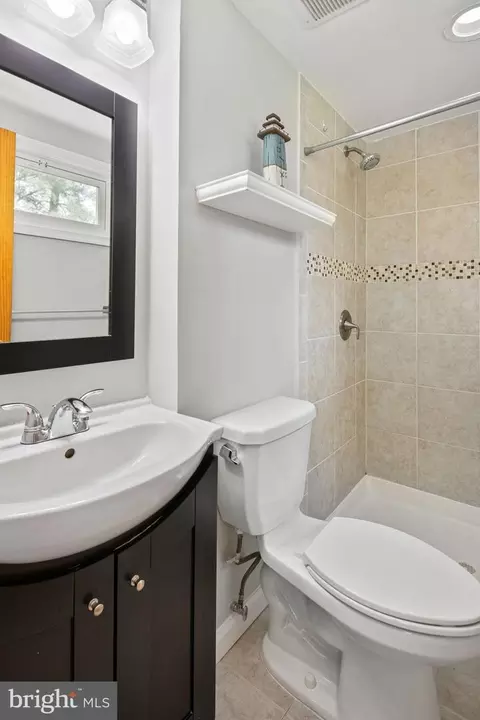 Bath - 12824 Framingham Ct, Herndon, VA 20171 photo 2 of 4