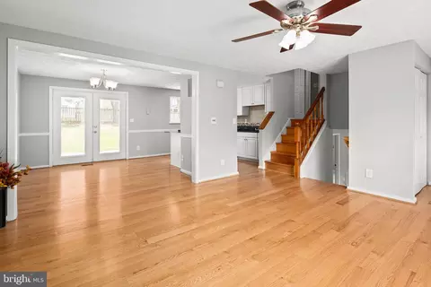 Living - 12824 Framingham Ct, Herndon, VA 20171 photo 2 of 3