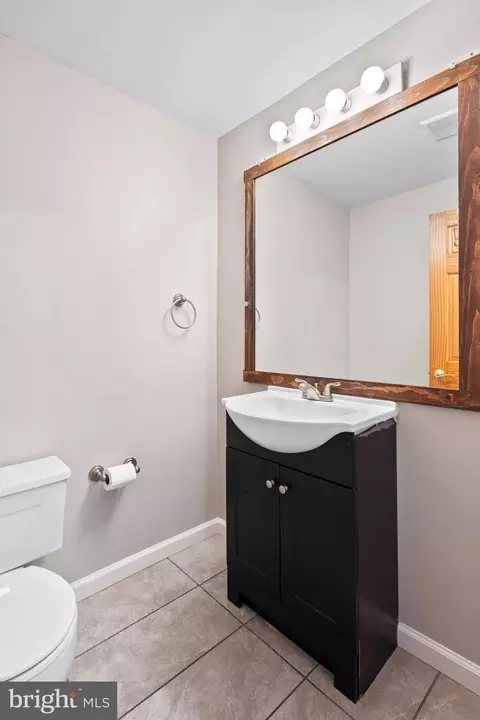 Bath - 12824 Framingham Ct, Herndon, VA 20171 photo 4 of 4