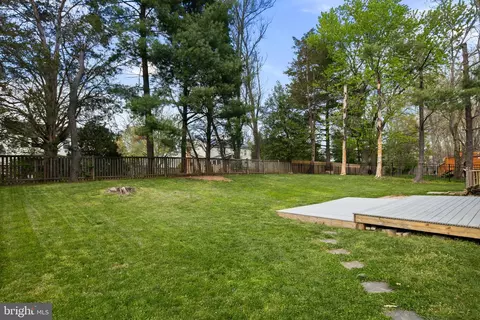 Exterior - 12824 Framingham Ct, Herndon, VA 20171 photo 7 of 10