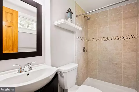 Bath - 12824 Framingham Ct, Herndon, VA 20171 photo 1 of 4