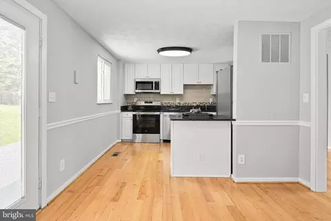 Kitchen - 12824 Framingham Ct, Herndon, VA 20171 photo 2 of 7