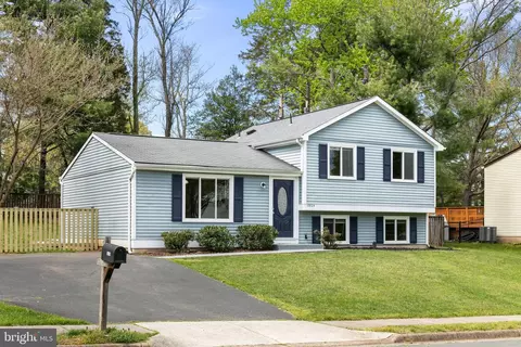 Exterior - 12824 Framingham Ct, Herndon, VA 20171 photo 3 of 10