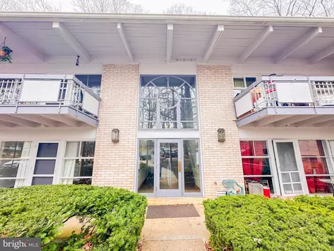 7716 Donnybrook Ct #101, Annandale, VA 22003