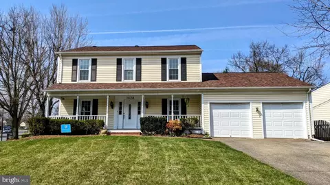 1628 Winterwood Pl, Herndon, VA 20170