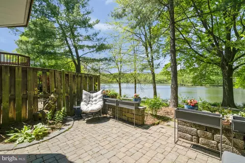 2916 Montauk Ct, Falls Church, VA 22042