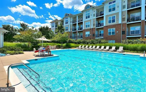 3830 Lightfoot St #425, Chantilly, VA 20151