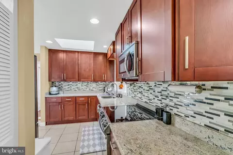 Kitchen - 5530 Belfast Pl, Springfield, VA 22151 photo 2 of 5