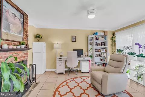 Living - 5530 Belfast Pl, Springfield, VA 22151 photo 6 of 6