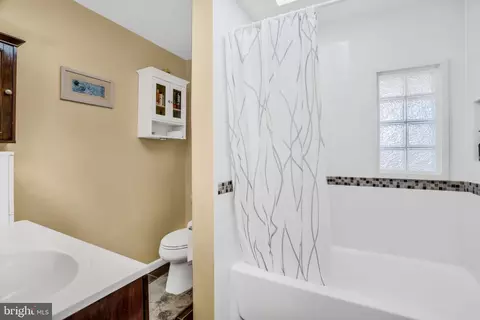 Bath - 5530 Belfast Pl, Springfield, VA 22151 photo 1 of 3