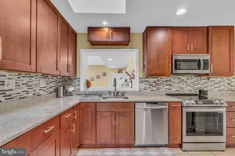 Kitchen - 5530 Belfast Pl, Springfield, VA 22151 photo 4 of 5