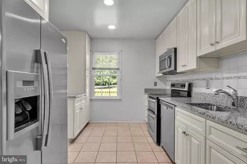 8254 Getty Ct, Springfield, VA 22153 photo 12