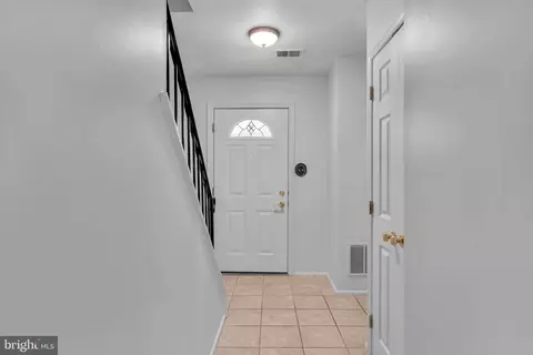 8254 Getty Ct, Springfield, VA 22153 photo 3