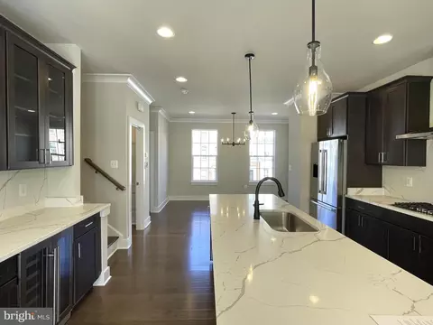 14837 Retreat Blvd, Chantilly, VA 20151