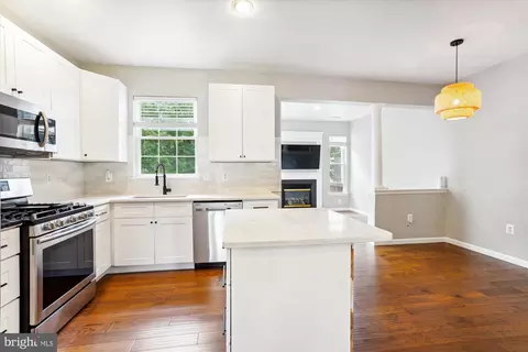 4677 Deerwatch Dr, Chantilly, VA 20151 photo 8