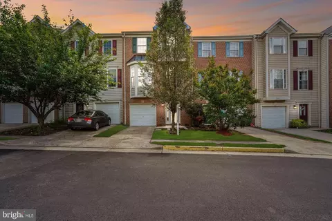 4677 Deerwatch Dr, Chantilly, VA 20151