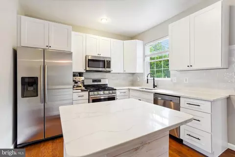 4677 Deerwatch Dr, Chantilly, VA 20151 photo 7