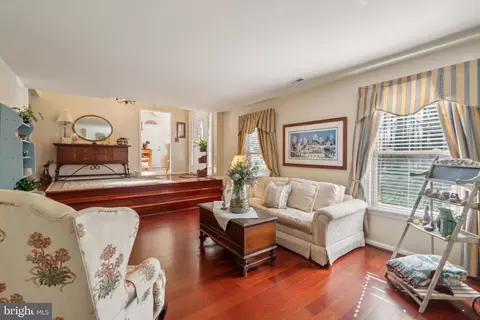 Living - 5315 Dunleigh Dr, Burke, VA 22015 photo 3 of 5