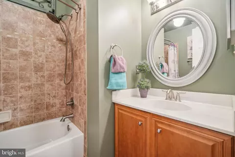 Bath - 5315 Dunleigh Dr, Burke, VA 22015 photo 3 of 4