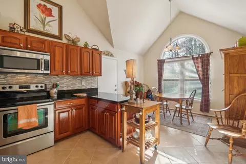 Kitchen - 5315 Dunleigh Dr, Burke, VA 22015 photo 2 of 2