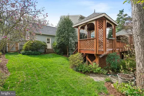 Exterior - 5315 Dunleigh Dr, Burke, VA 22015 photo 7 of 9