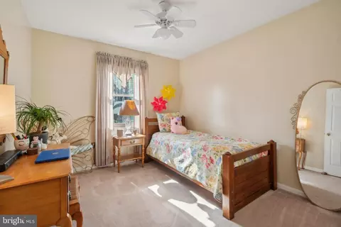 Bedroom - 5315 Dunleigh Dr, Burke, VA 22015 photo 6 of 8