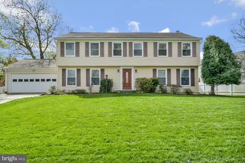 6823 Beechview Dr, Falls Church, VA 22042