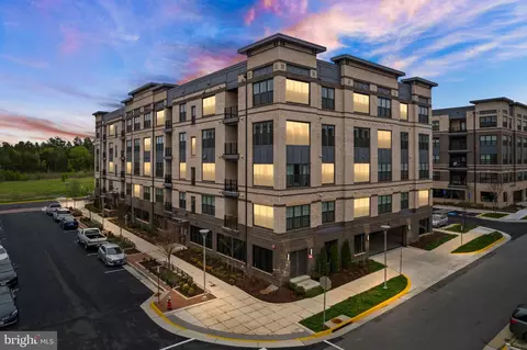 2319 Field Point Rd #401, Herndon, VA 20171