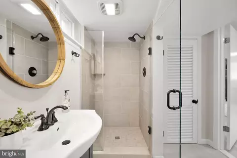 Bath - 7433 Grace St, Springfield, VA 22150 photo 4 of 4
