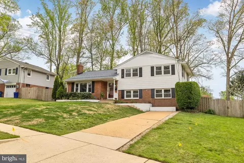 Exterior - 7433 Grace St, Springfield, VA 22150 photo 2 of 10