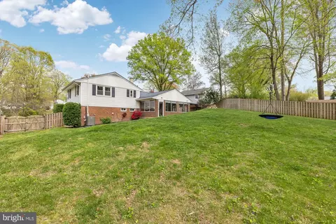 Exterior - 7433 Grace St, Springfield, VA 22150 photo 9 of 10
