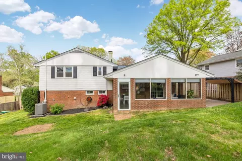 Exterior - 7433 Grace St, Springfield, VA 22150 photo 8 of 10