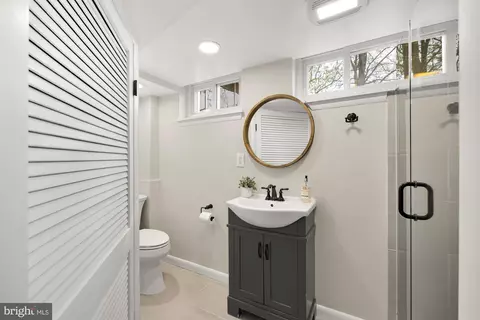 Bath - 7433 Grace St, Springfield, VA 22150 photo 3 of 4