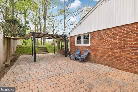 Exterior - 7433 Grace St, Springfield, VA 22150 photo 6 of 10