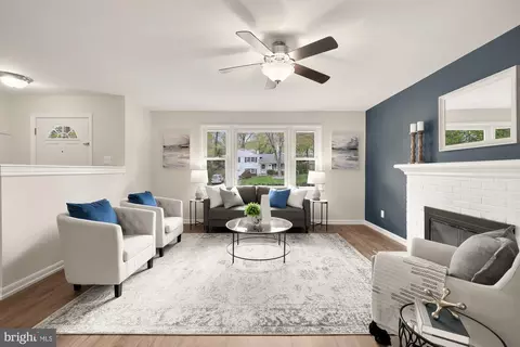 Living - 7433 Grace St, Springfield, VA 22150 photo 2 of 5