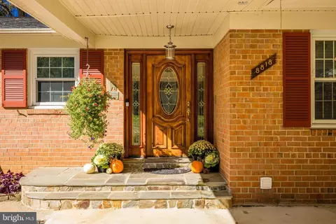 8818 Bridle Wood Dr, Springfield, VA 22152