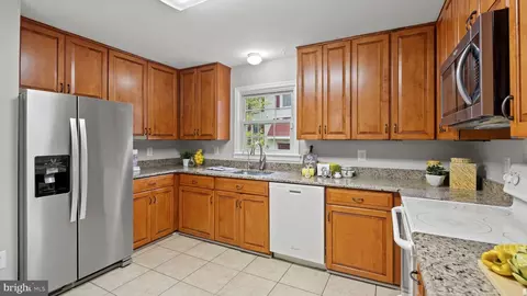 Kitchen - 8021 Sleepy View Ln, Springfield, VA 22153 photo 2 of 2