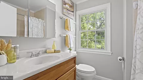 Bath - 8021 Sleepy View Ln, Springfield, VA 22153 photo 2 of 4
