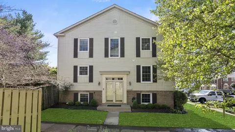 8021 Sleepy View Ln, Springfield, VA 22153